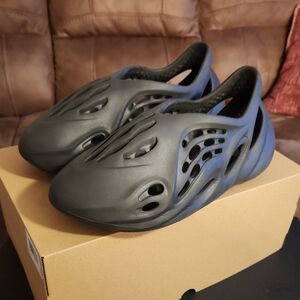 adidas "YZY Foam RNR" Box Included